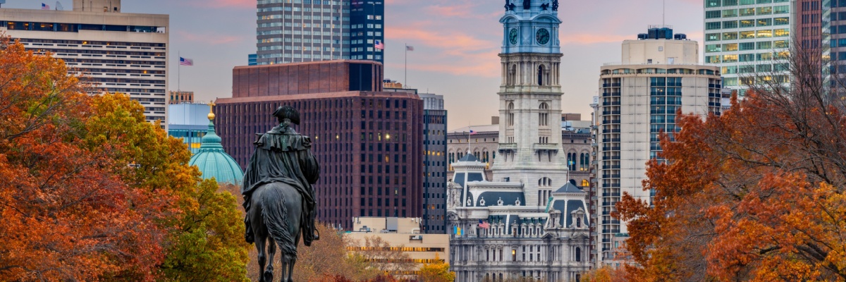 Philadelphia, Pennsylvania, USA in autumn overlooking Benjamin Franklin Parkway.
